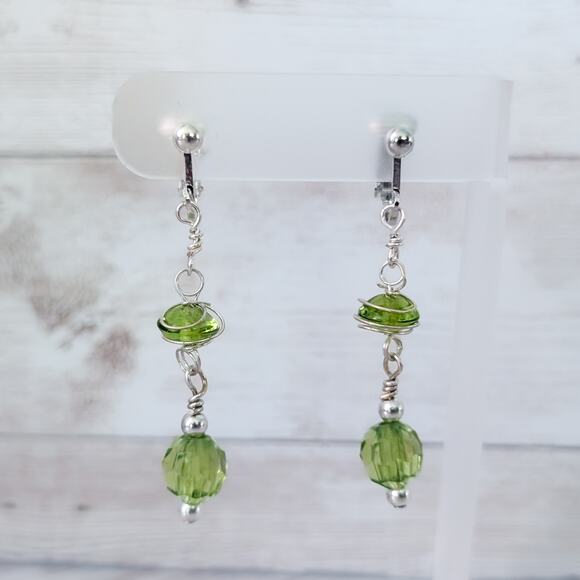 Vintage Clip On Earrings Stunning Extra Long Green & Silver Tone Dangle - Picture 1 of 7